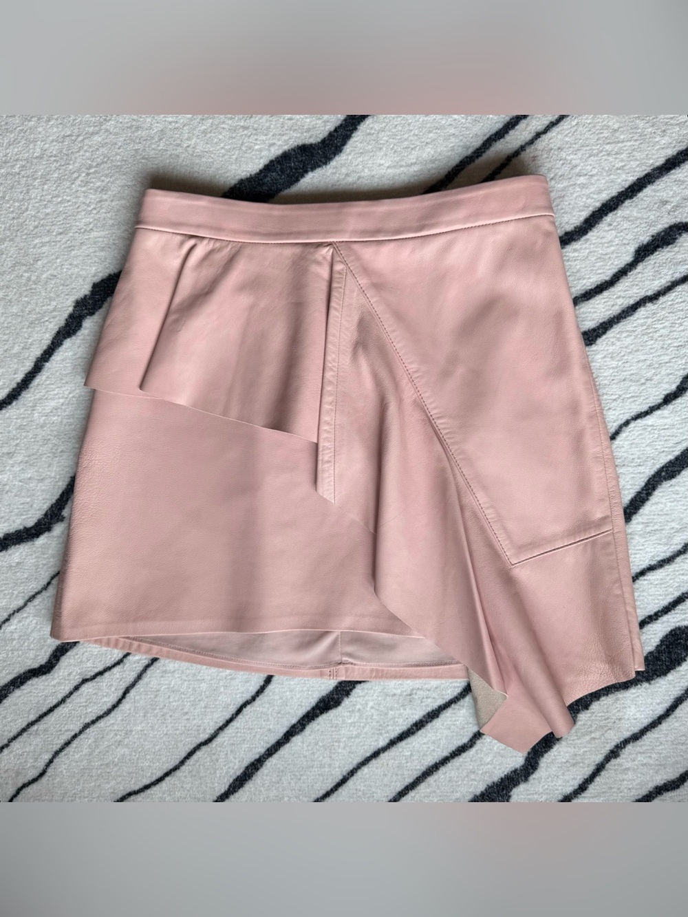 Alice + Olivia Size 4 Dusty Pink Asymmetrical Genuine Leather Mini Skirt